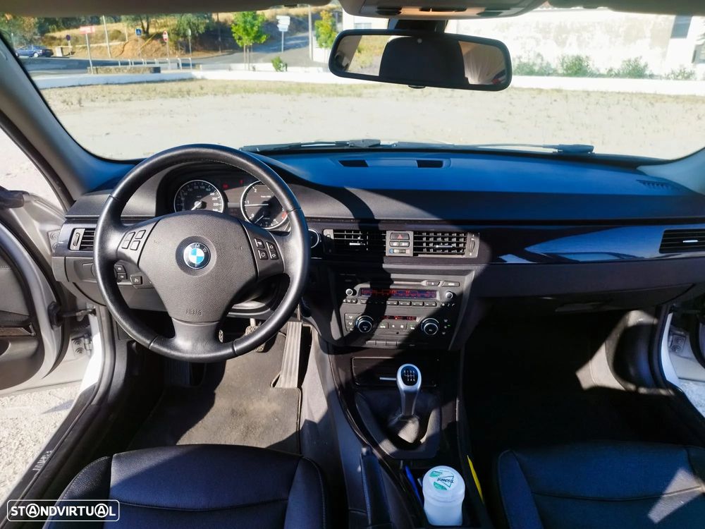 BMW 318 d xDrive Line Luxury - 23