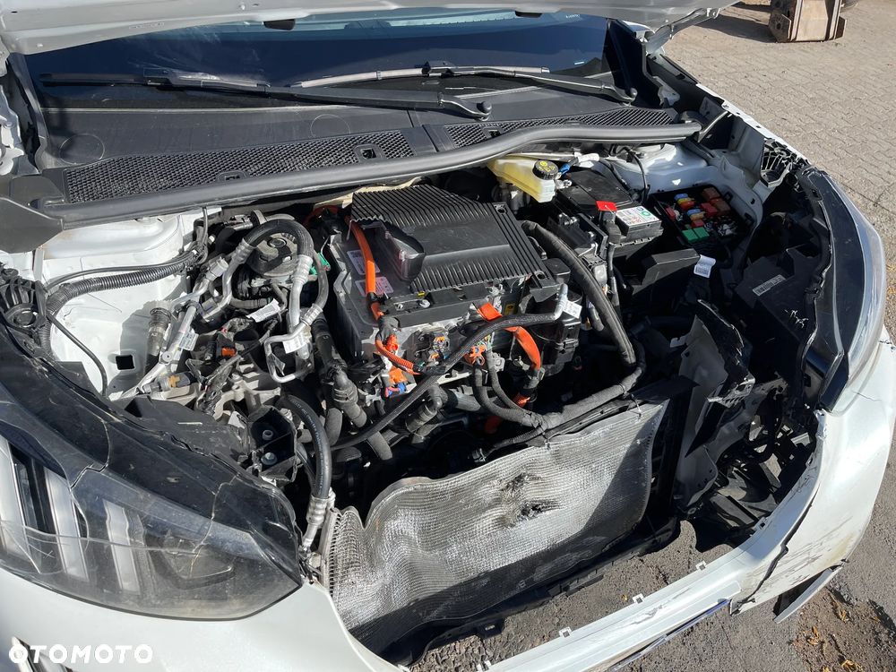 Peugeot 2008 50kWh GT - 39