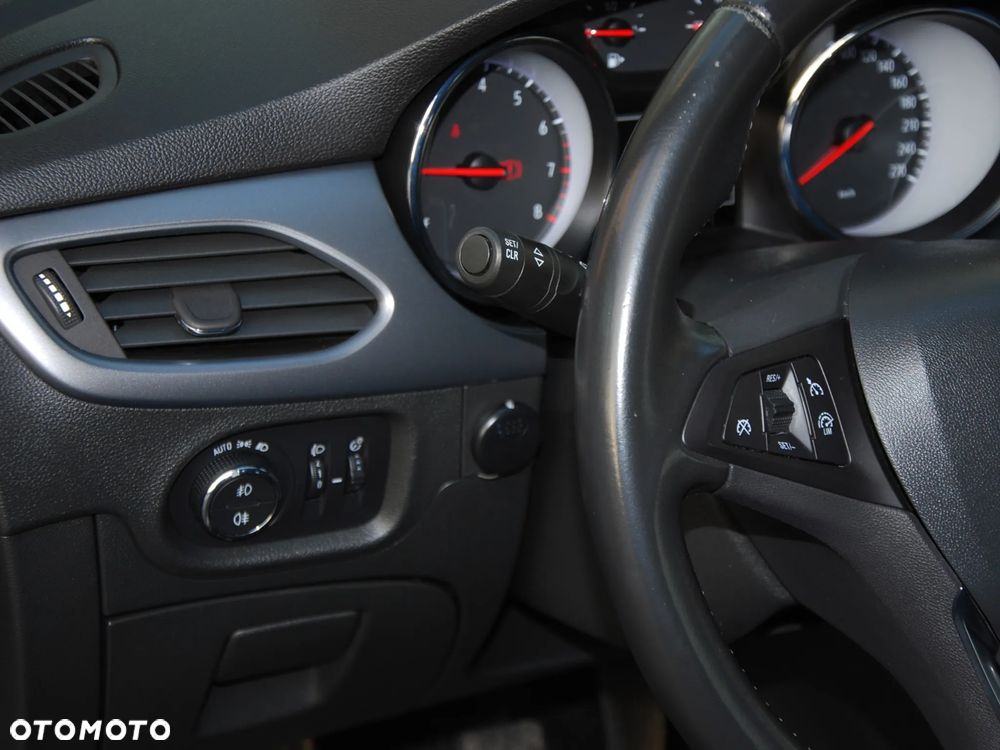 Opel Astra 1.4 T Enjoy S&S - 25