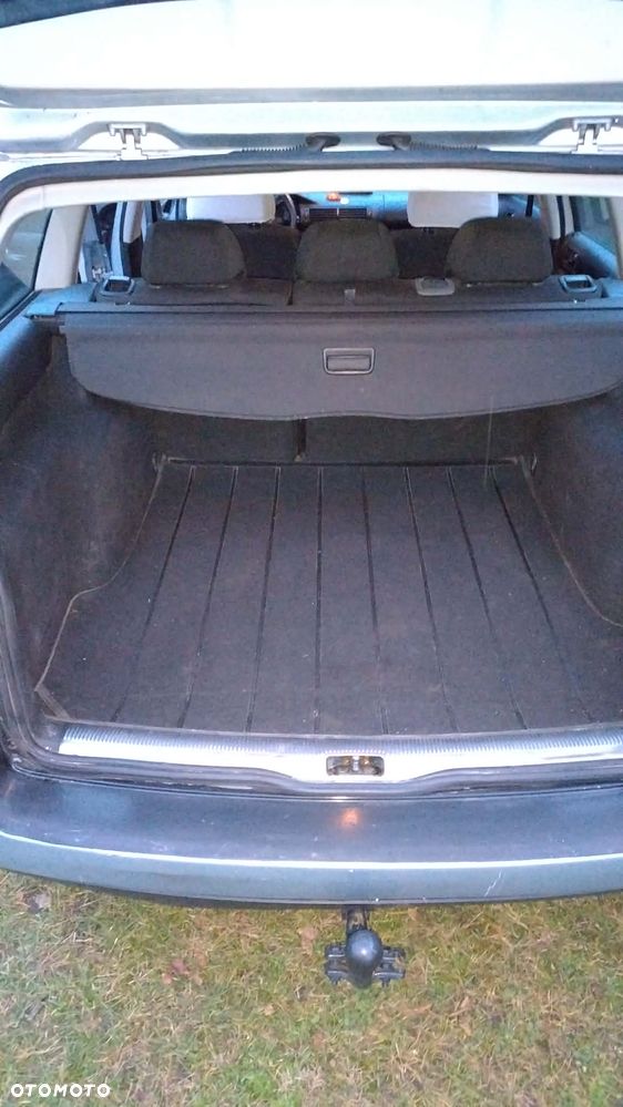 Volkswagen Passat 1.9 TDI Basis - 4