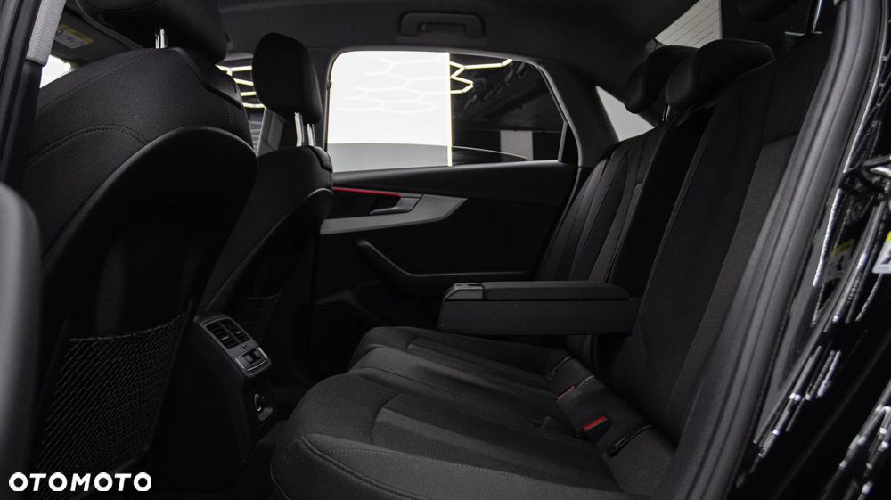 Audi A4 Limousine 35 TFSI Sport S tronic - 16