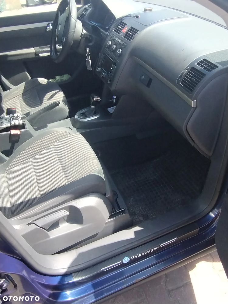 Volkswagen Touran 2.0 TDI Trendline DSG - 12