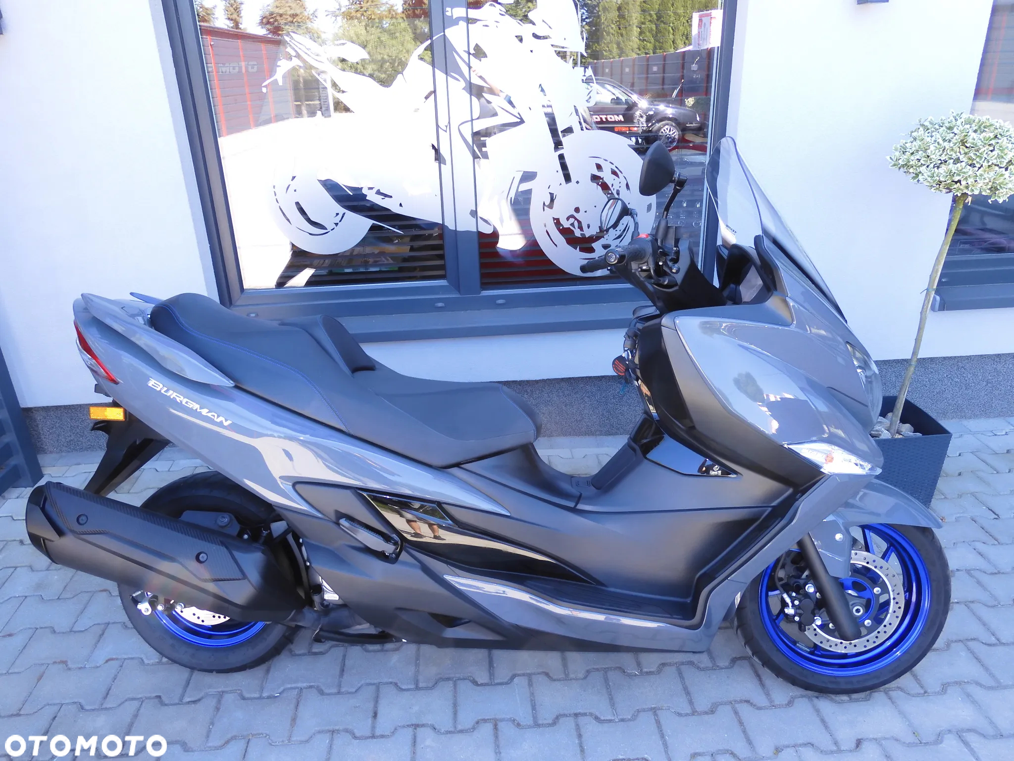 Suzuki Burgman - 16
