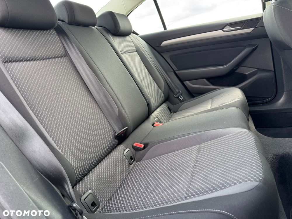 Volkswagen Passat - 20