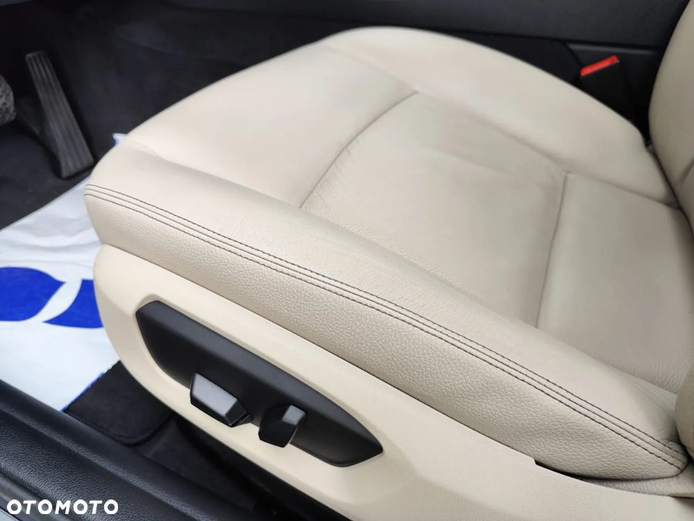 BMW Seria 5 520d Touring Luxury Line - 12