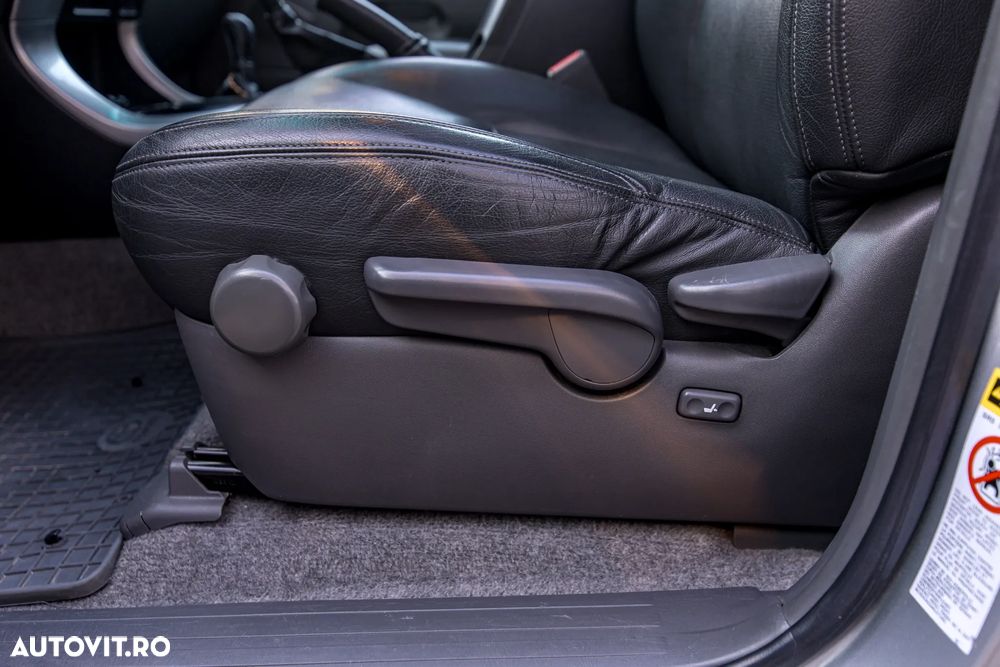 Toyota Land Cruiser - 16