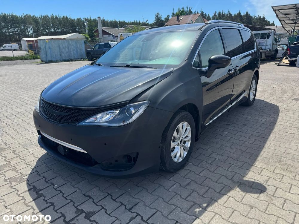 Chrysler Pacifica - 3