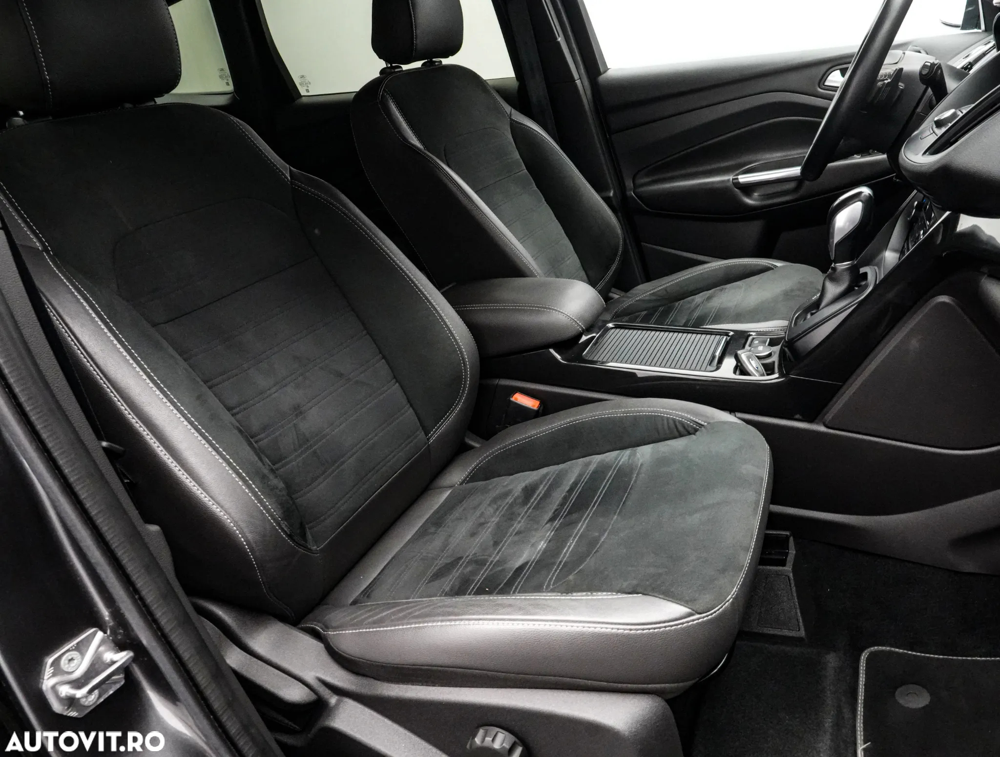 Ford Kuga 2.0 TDCi 4WD Powershift ST-Line - 12