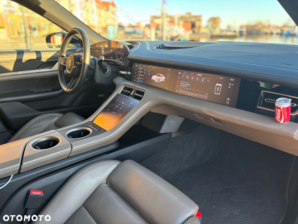 Porsche Taycan - 6