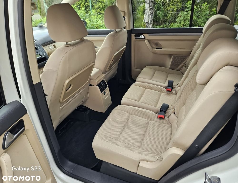 Volkswagen Touran 2011 photo 4
