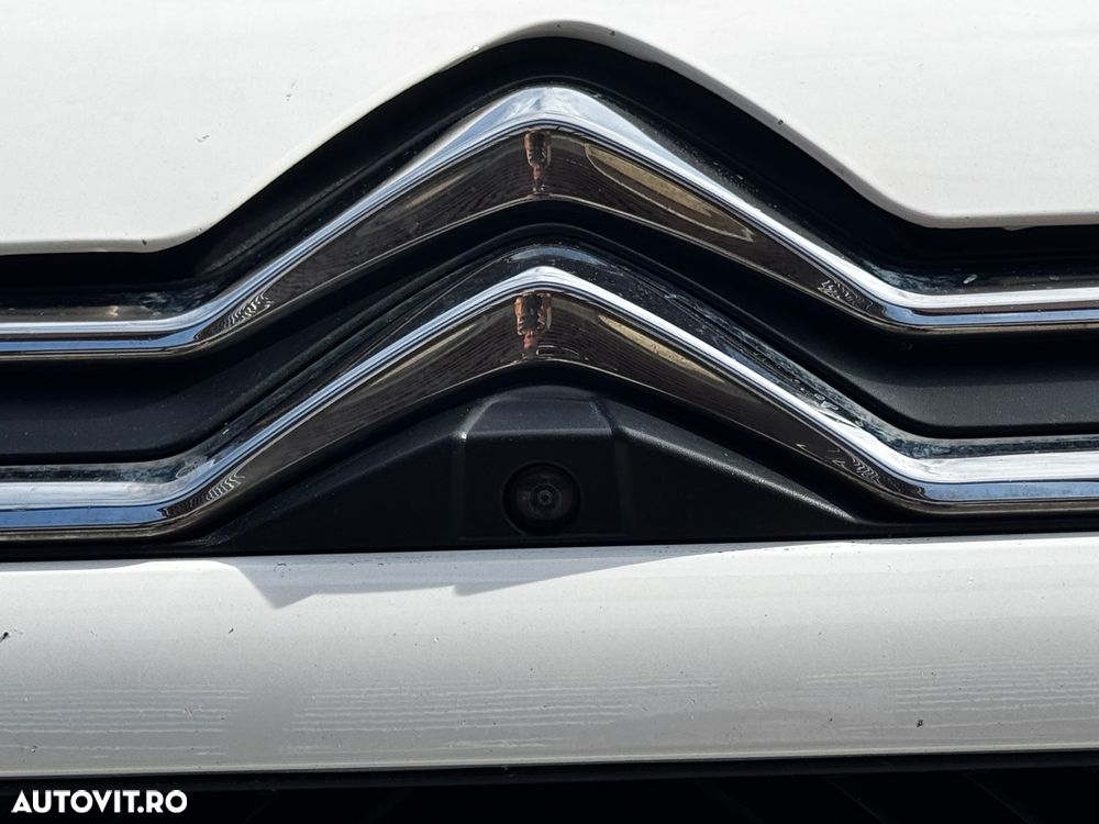 Citroën C4 PureTech 130 Stop&Start EAT8 SHINE - 32