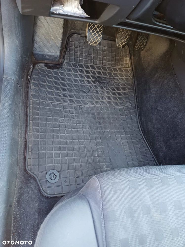 Volkswagen Passat 1.9 TDI Comfortline - 12