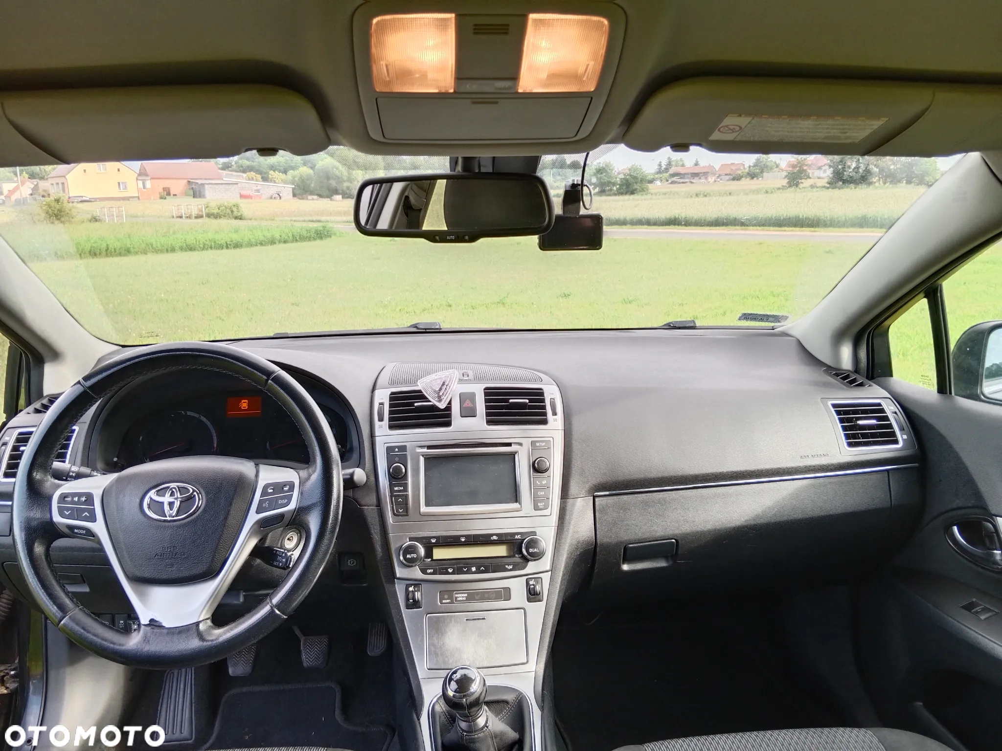 Toyota Avensis 1.8 Premium - 10