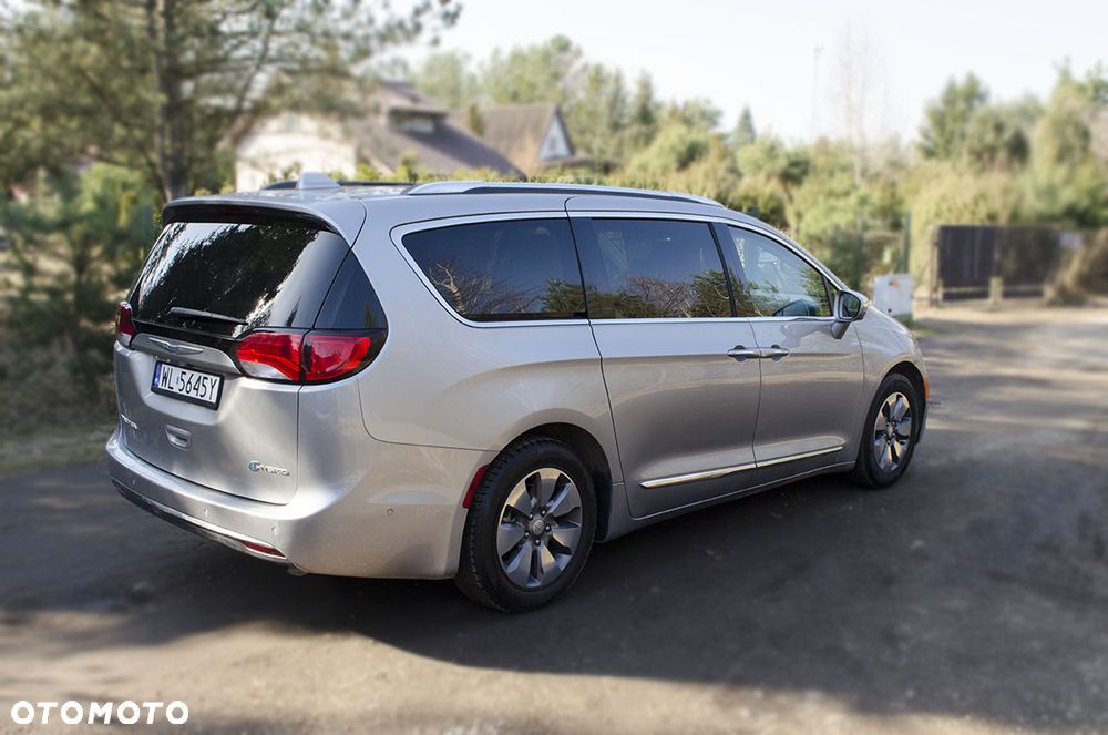 Chrysler Pacifica - 4
