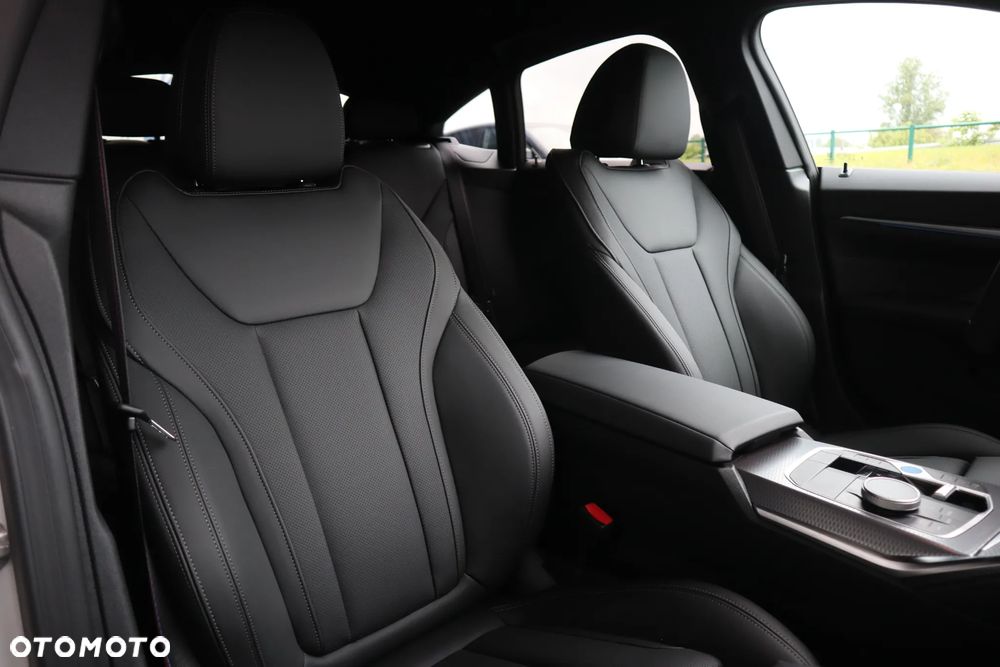 BMW i4 - 15