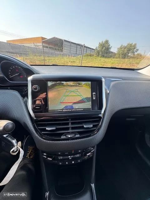 Peugeot 2008 1.2 PureTech Allure - 22
