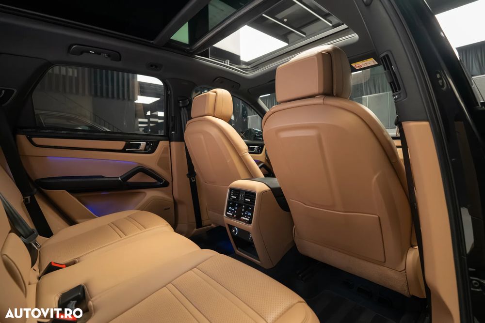 Porsche Cayenne - 34