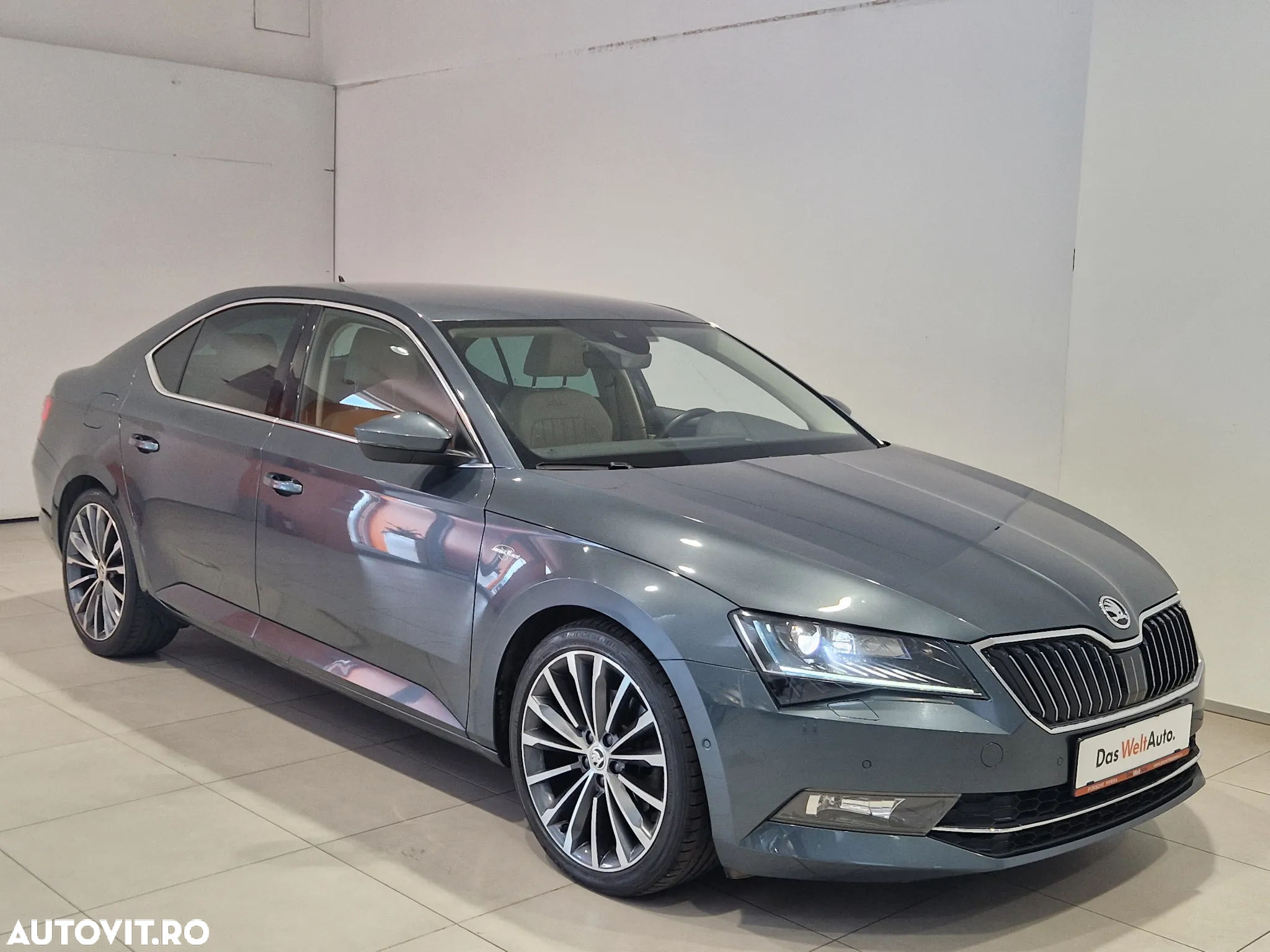 Skoda Superb 2.0 TDI DSG Laurin & Klement - 5