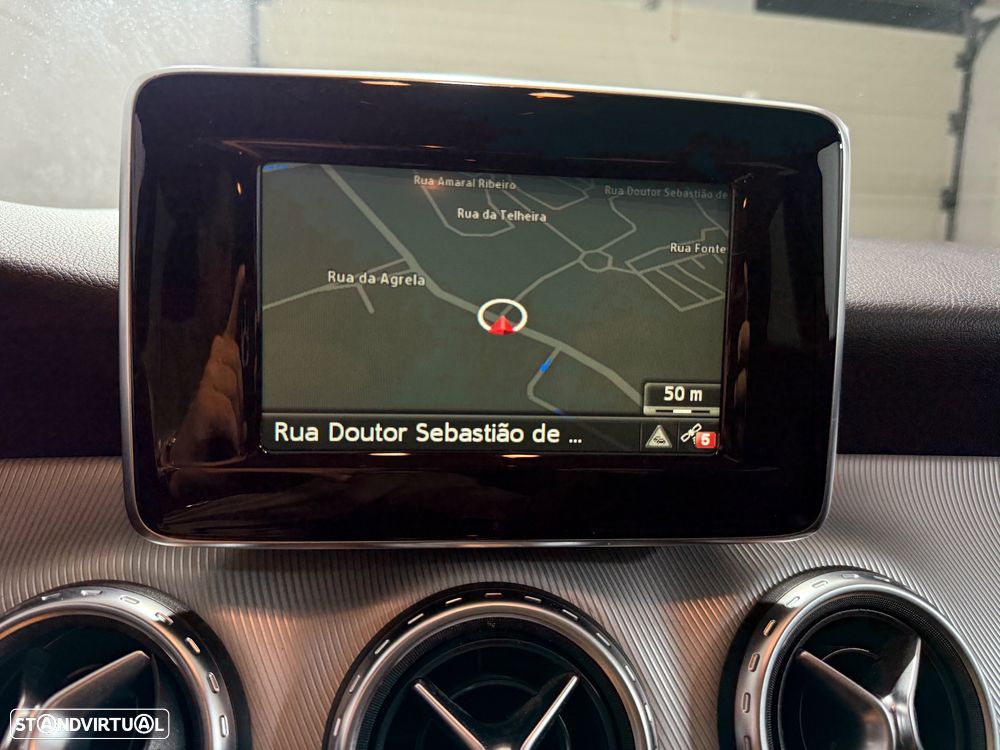 Mercedes-Benz GLA 180 d AMG Line - 32