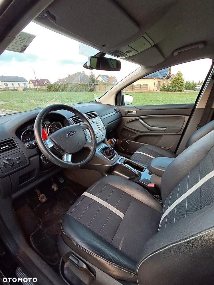 Ford Kuga 2.0 TDCi 2x4 Titanium - 12