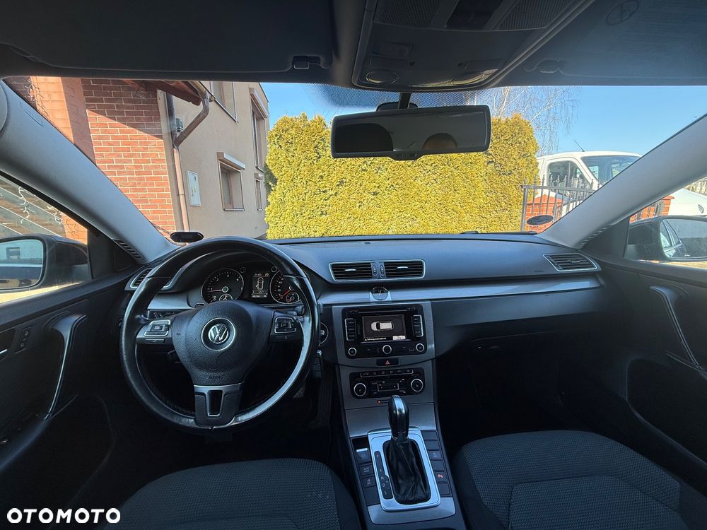 Volkswagen Passat - 25