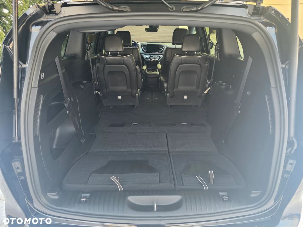 Chrysler Pacifica - 18