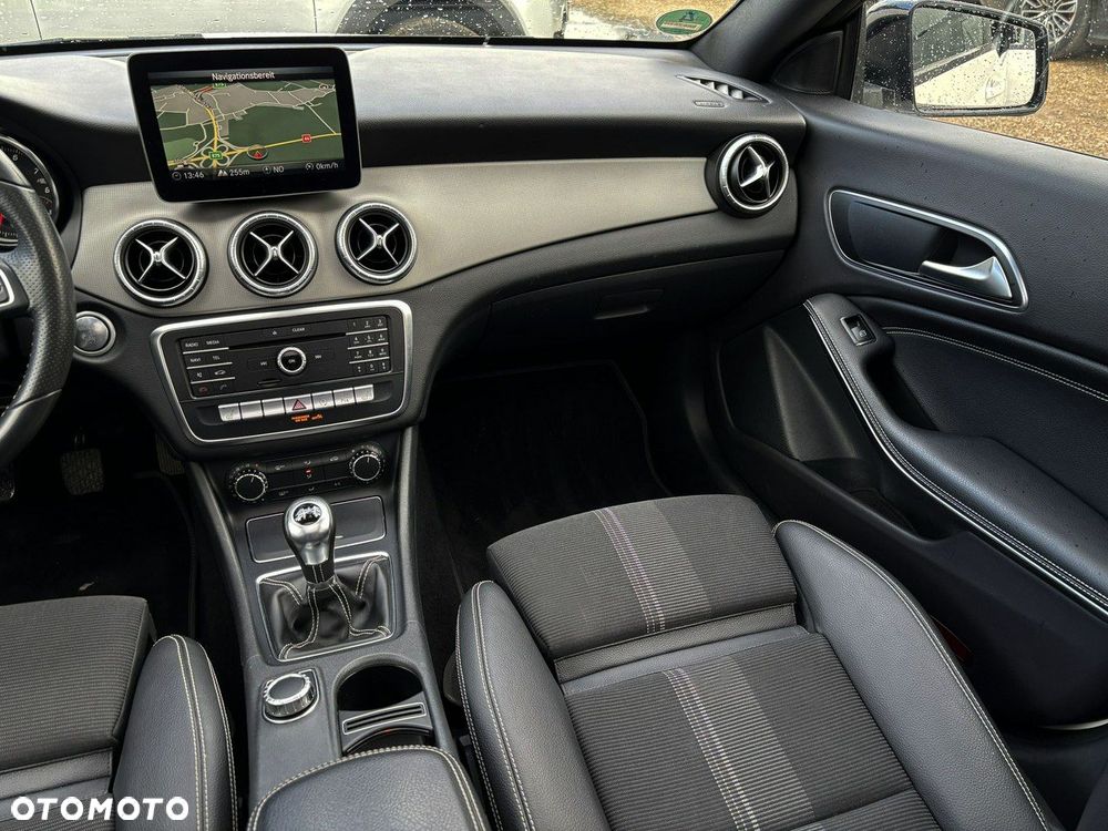 Mercedes-Benz CLA 200 AMG Line - 28