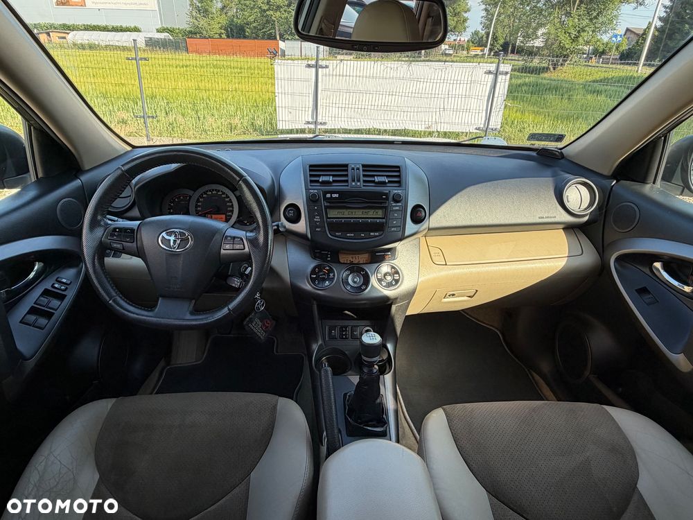 Toyota RAV4 - 29