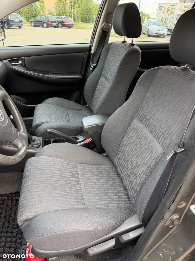 Toyota Corolla - 17