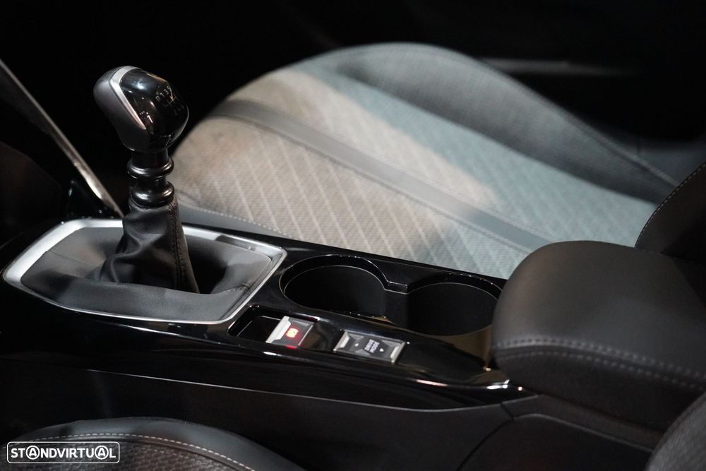 Peugeot 208 - 23