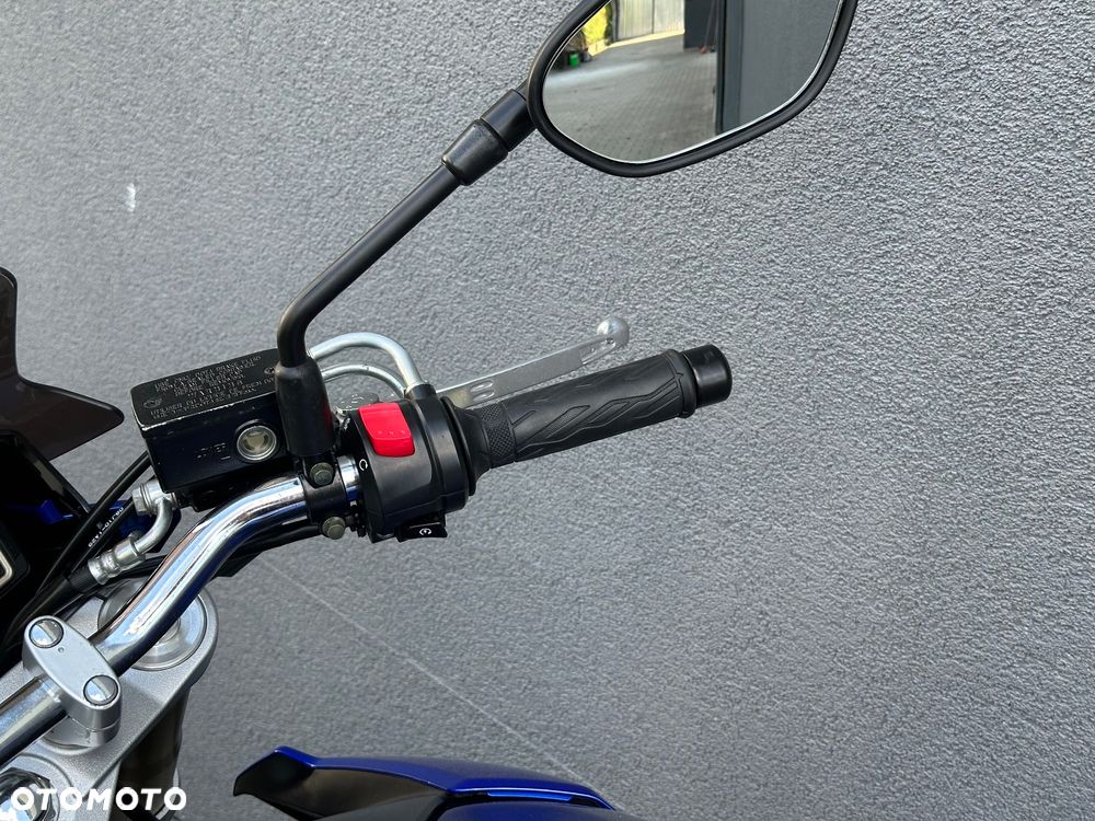 Suzuki GSR - 20