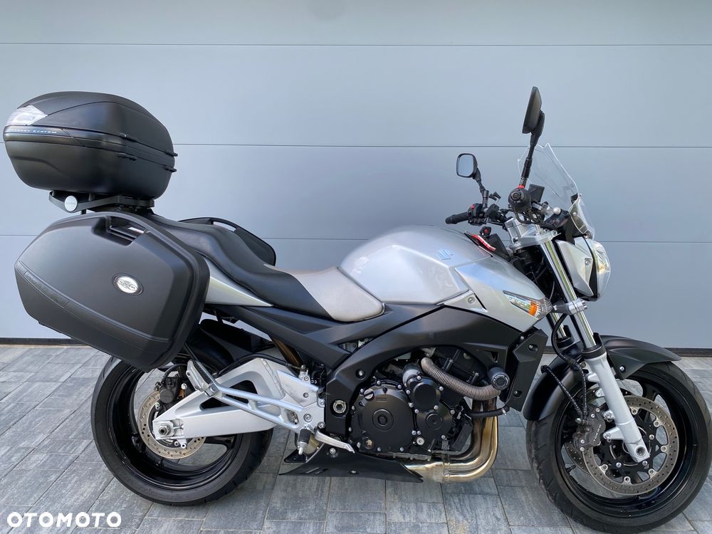 Suzuki GSR - 1