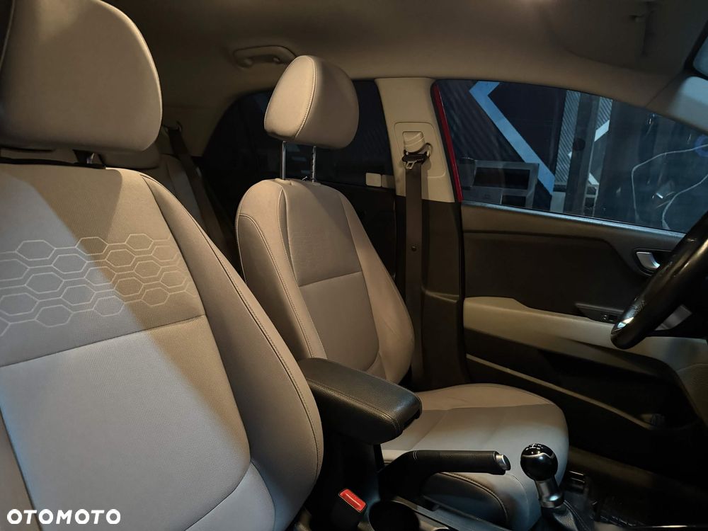 Kia Rio 1.2 XL - 11