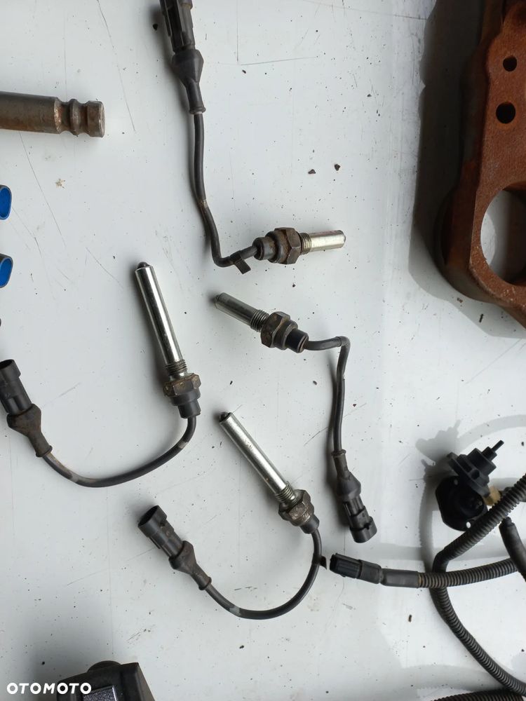 Części Agco Valtra,Massey,Fendt Obudowa PTO M934152220300,koło zębate,ACV079246A,SIŁOWNIK TUZA,OGNIBENE,ACV3867420,ACX2728610,4293088M1,CZUJNIK PALIWA,ACX2728590,10911060,0046106100000,934152221020,przekładnia czołowa,filtr kabinowy,acw2380980.acw1481500,chłodnica wody,ACV0303150. - 36