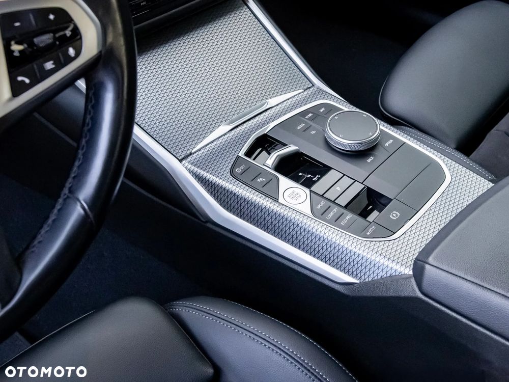 BMW Seria 3 318d M Sport - 25
