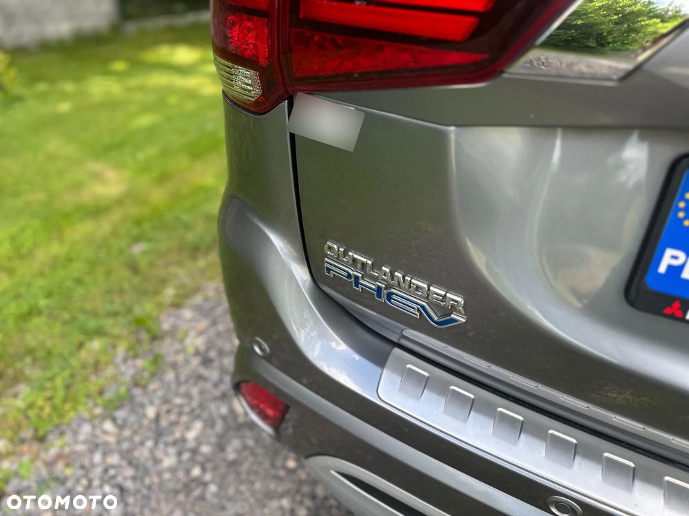 Mitsubishi Outlander Instyle NAVI + - 3