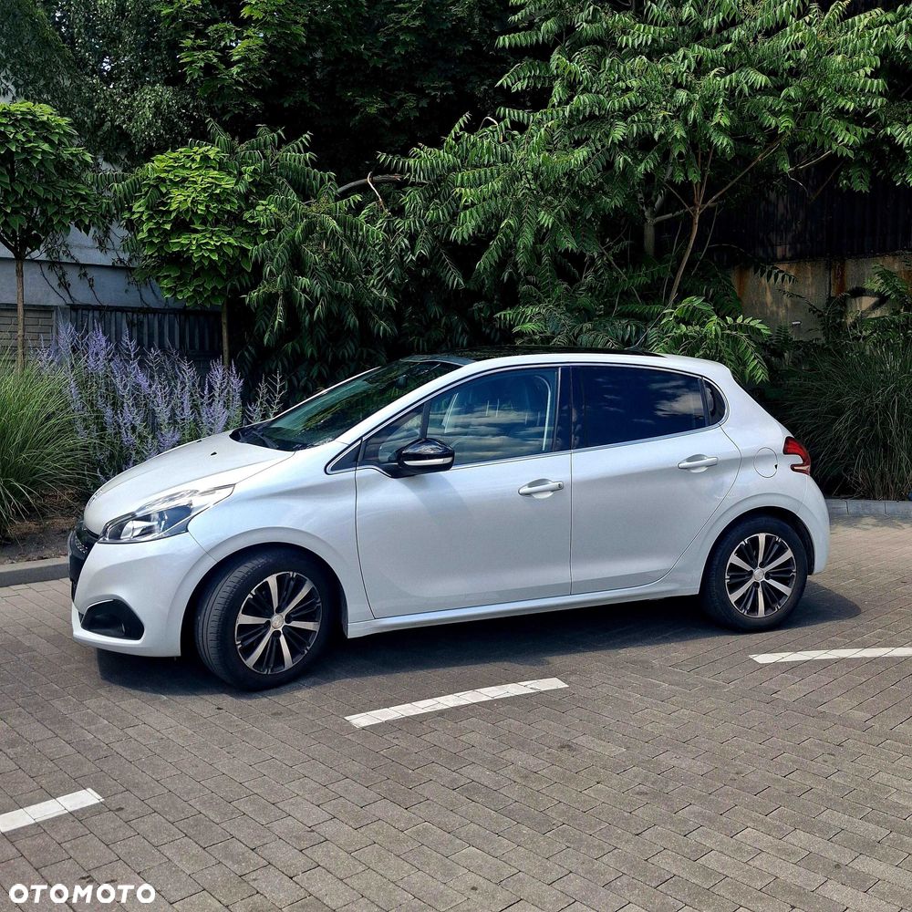 Peugeot 208 - 1