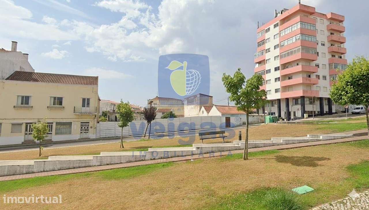 Lote de Terreno para Construção de Prédio no Centro do Bombarral - Grande imagem: 2/5