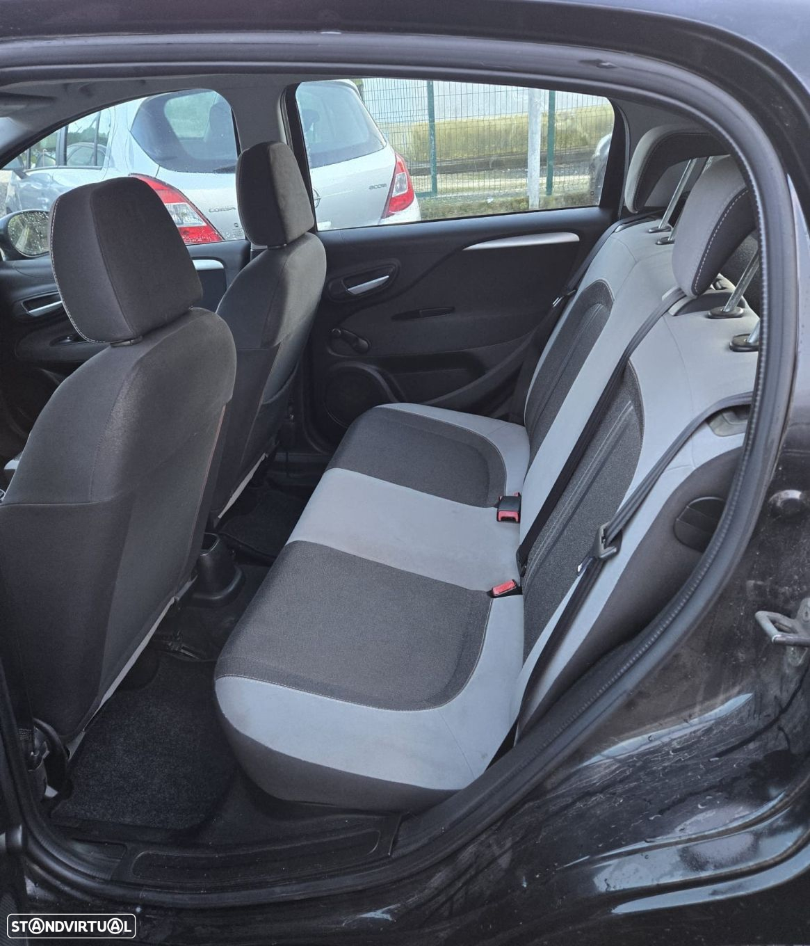 Fiat Punto 1.3 M-Jet Lounge S&S - 12