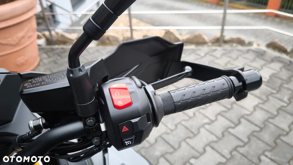 Suzuki GSX 1000 - 10