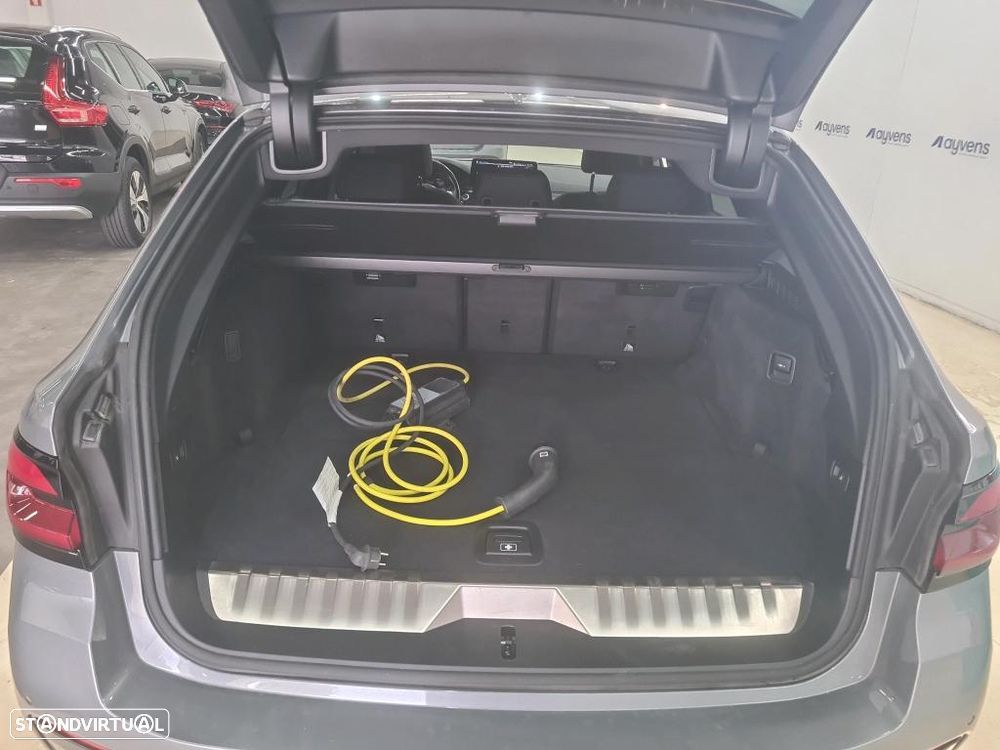 BMW 530 e Pack Desportivo M - 11