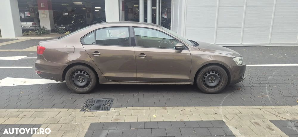 Volkswagen Jetta - 2