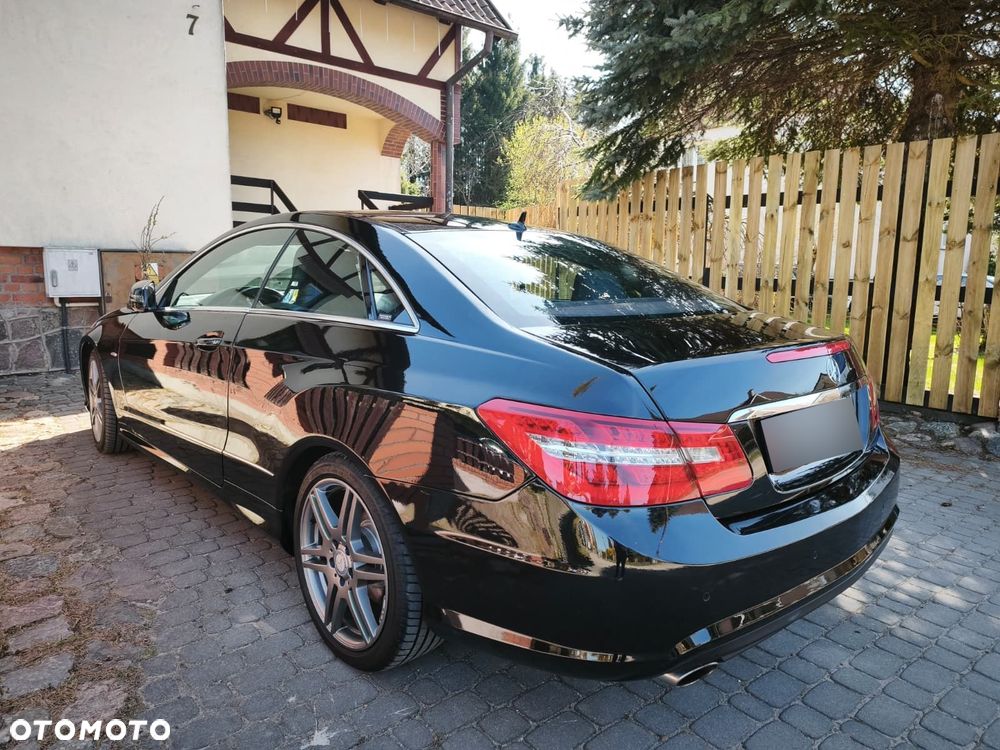 Mercedes-Benz E-Class 2011 photo 5
