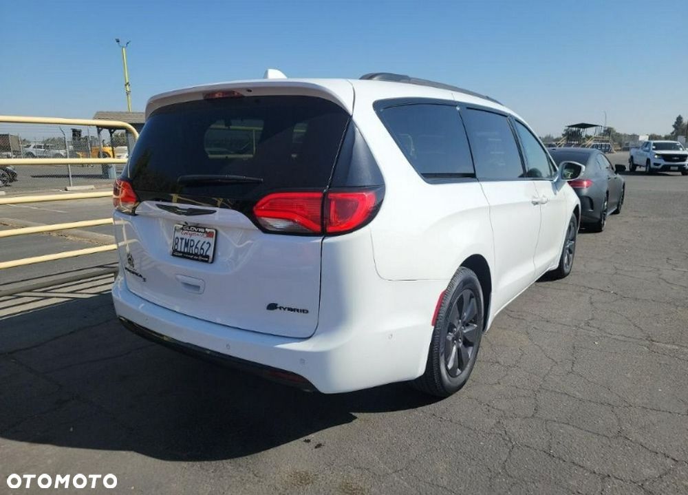 Chrysler Pacifica - 4