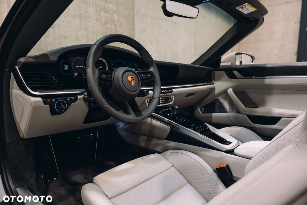 Porsche 911 Carrera 4 GTS - 5