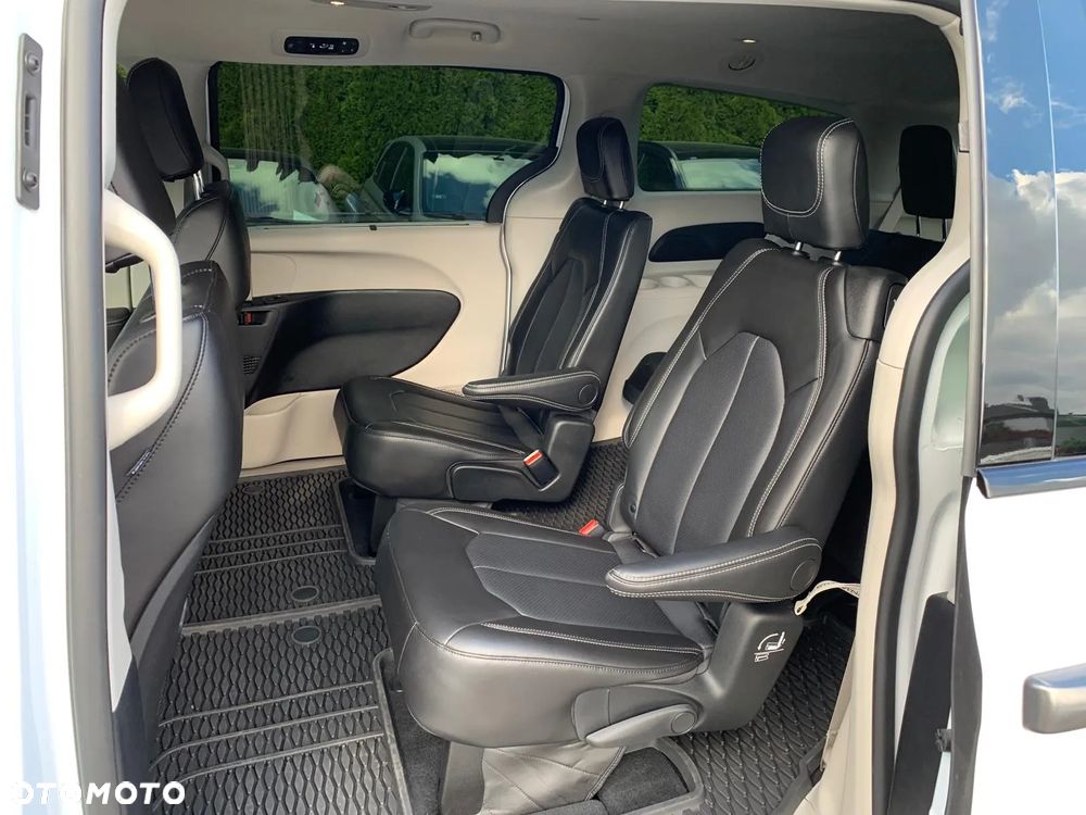 Chrysler Pacifica - 14