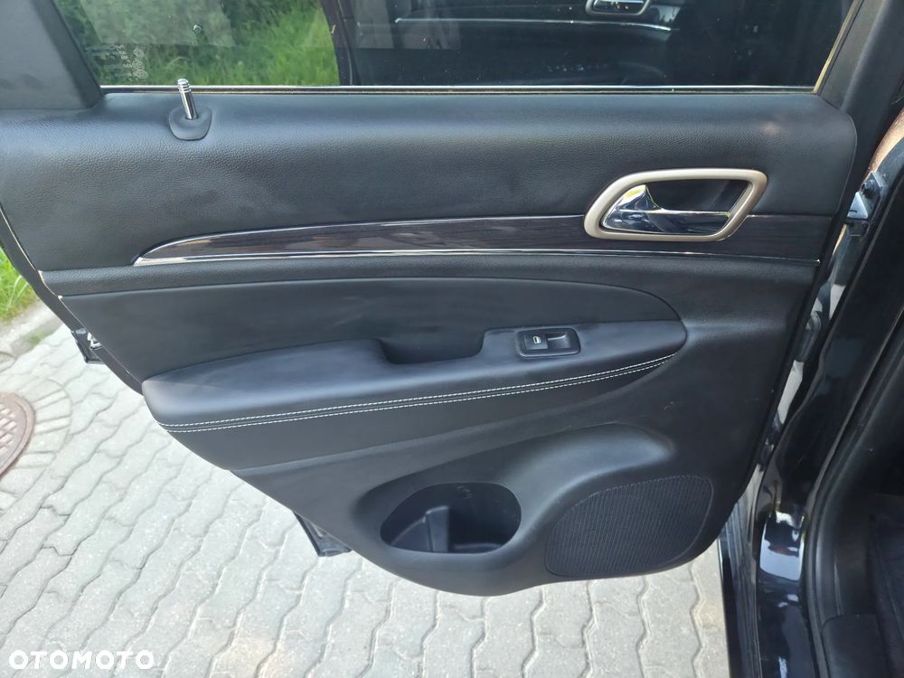 Jeep Grand Cherokee - 14