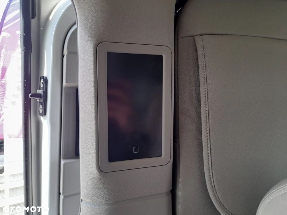 Volkswagen Multivan - 12