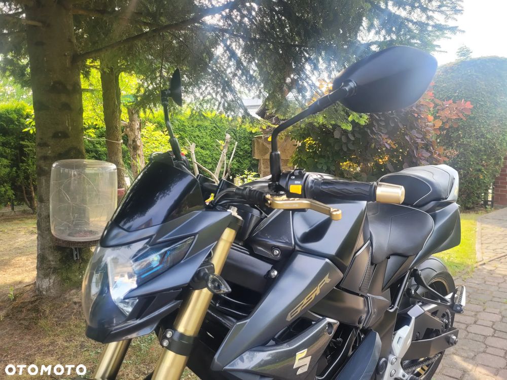 Suzuki GSR - 20