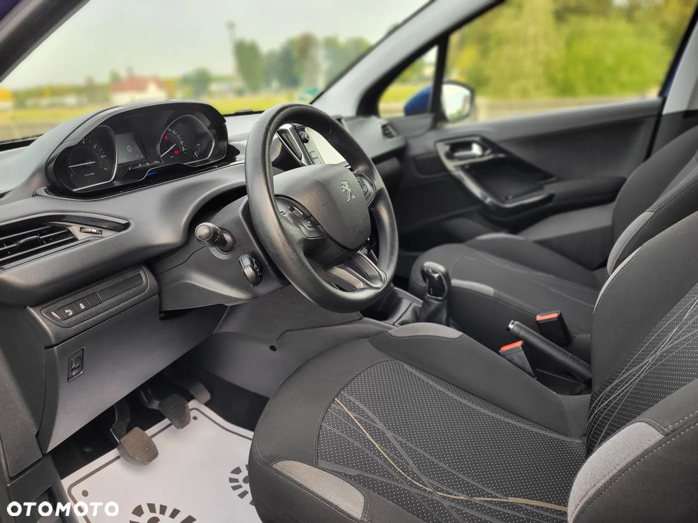 Peugeot 208 - 10